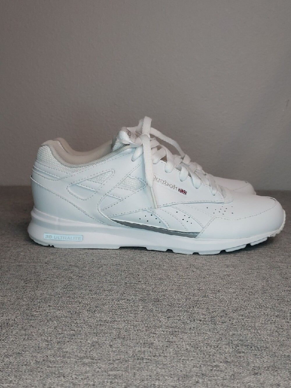 Reebok White Record Mile 3D Ultralite Sneakers Size 6 Wide NWT